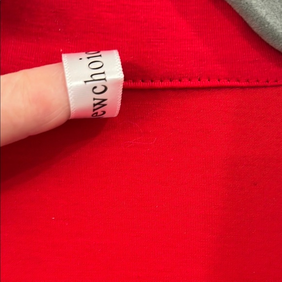 Chic Red Top - Picture 2 of 3